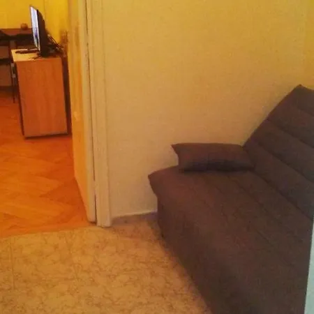 Goldie Old Town Apartment *